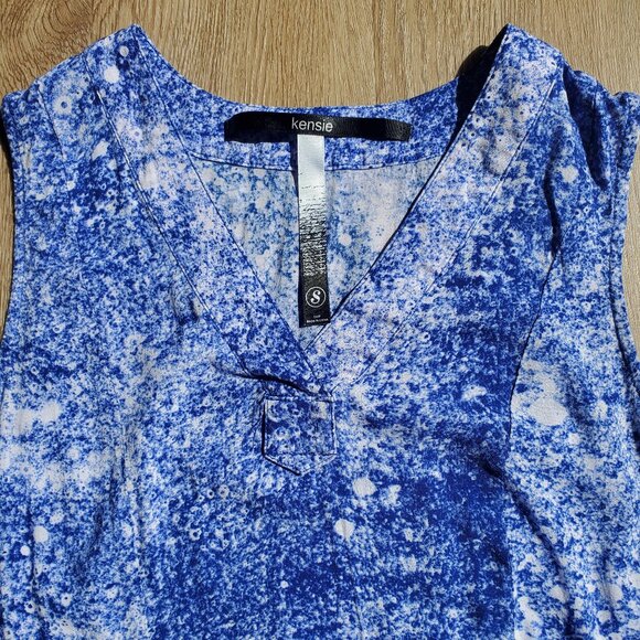 Kensie Sleeveless Bubble Print Blouse - Picture 3 of 7